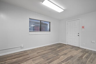 9386 S Redwood Rd, West Jordan, UT à vendre Photo intérieure- Image 2 de 3