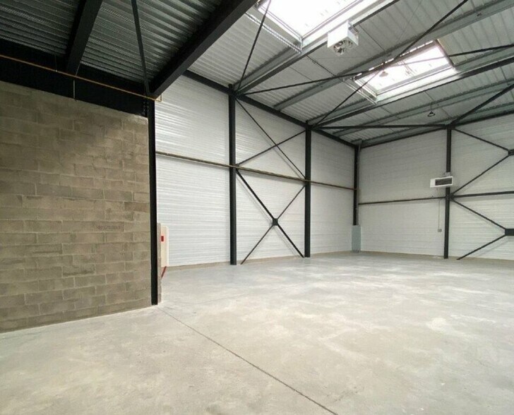 Flex in Persan for sale - Building Photo - Image 2 of 5