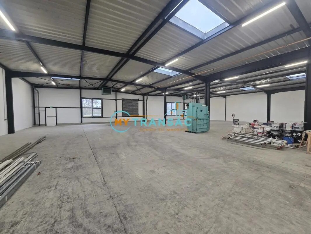 Flex in Ivry-sur-Seine for lease Interior Photo- Image 1 of 8