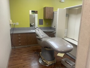 181-185 N Barrington Rd, Schaumburg, IL à louer Photo du bâtiment- Image 2 de 5