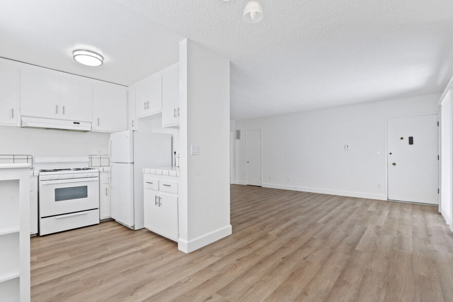 3625 Mentone Ave, Los Angeles, CA for sale - Building Photo - Image 2 of 16