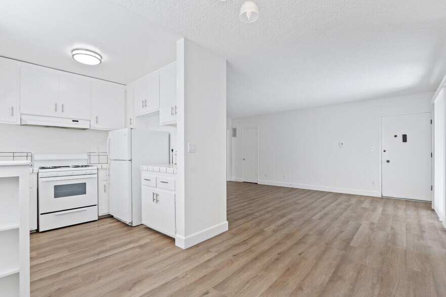 3625 Mentone Ave, Los Angeles, CA à vendre - Photo du bâtiment - Image 2 de 16