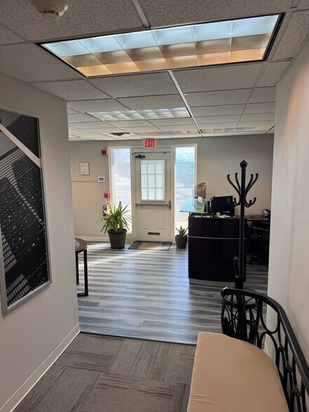 750 Barksdale Rd, Newark, DE à louer - Photo du bâtiment - Image 2 de 8