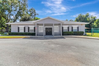 Plus de détails pour 105 Baker St, Minneola, FL - Commerce de détail à vendre