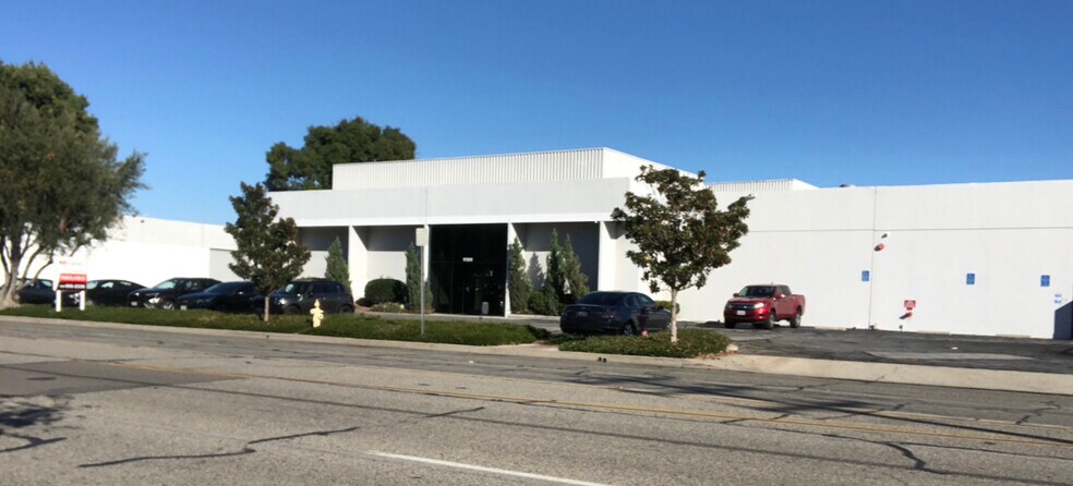 17300 Marquardt Ave, Cerritos, CA à louer - Photo du bâtiment - Image 2 de 10