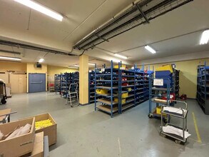 Flex in Le Plessis-Robinson for lease Interior Photo- Image 2 of 12