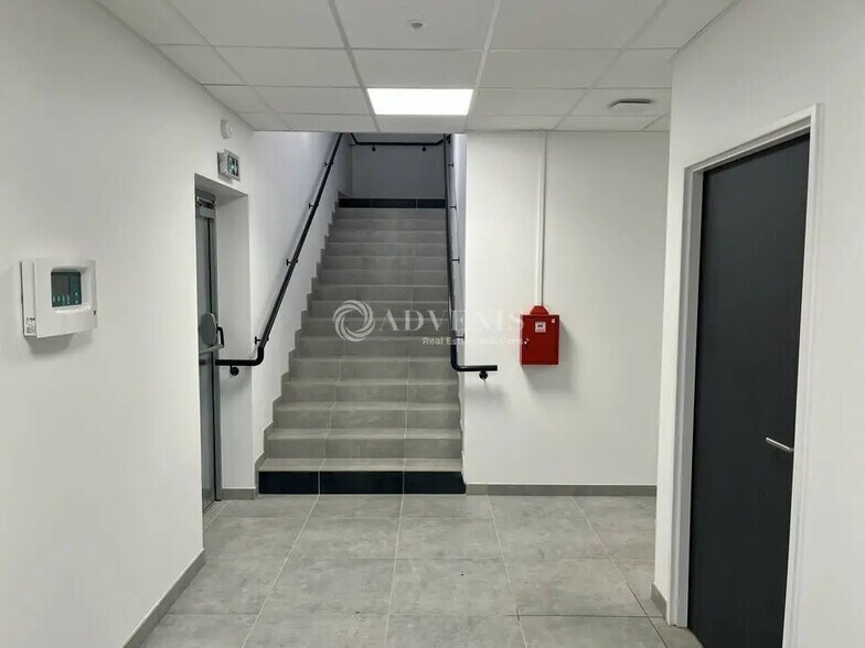 Industrial in Éragny for lease - Interior Photo - Image 2 of 10