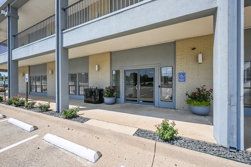 7222 S Westmoreland Rd, Dallas, TX for lease - Building Photo - Image 3 of 5
