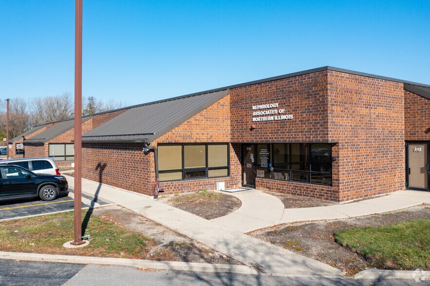 901 Biesterfield Rd, Elk Grove Village, IL à louer - Photo du bâtiment - Image 2 de 5