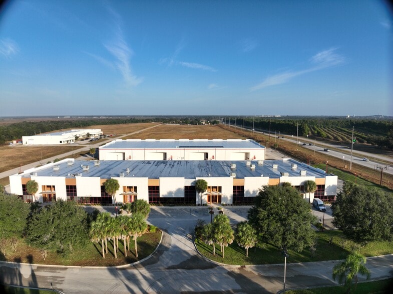 1901 Longleaf Blvd, Lake Wales, FL à vendre - Photo du bâtiment - Image 3 de 15