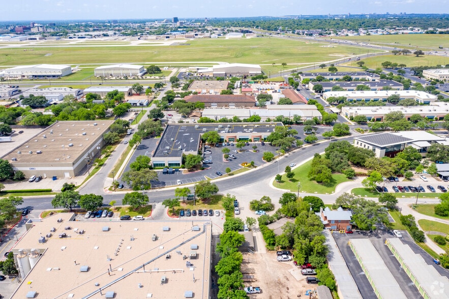 814 Arion Pky, San Antonio, TX à louer - Aérien - Image 3 de 19