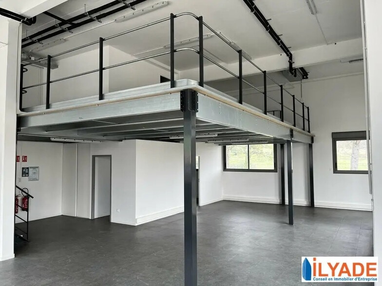 Bureau dans Gardanne à louer - Photo intérieure - Image 2 de 6