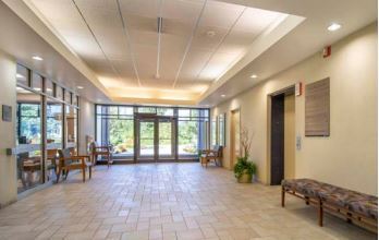 1249 W Liebau Rd, Mequon, WI for lease - Lobby - Image 3 of 4