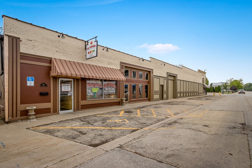 83 W First St, Manteno, IL for lease - Building Photo - Image 2 of 8