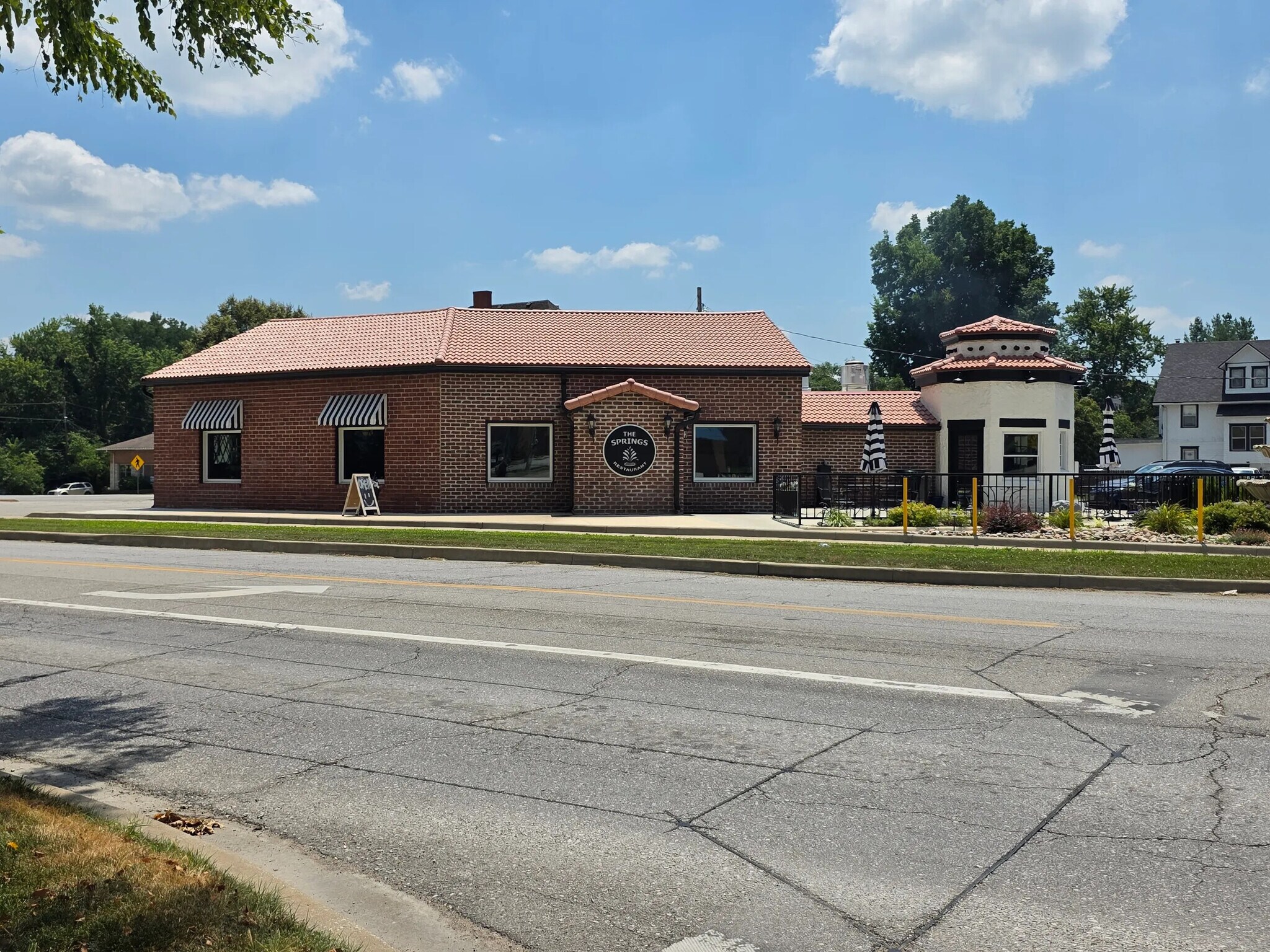 415 Saint Louis Ave, Excelsior Springs, MO à louer Photo principale- Image 1 de 13