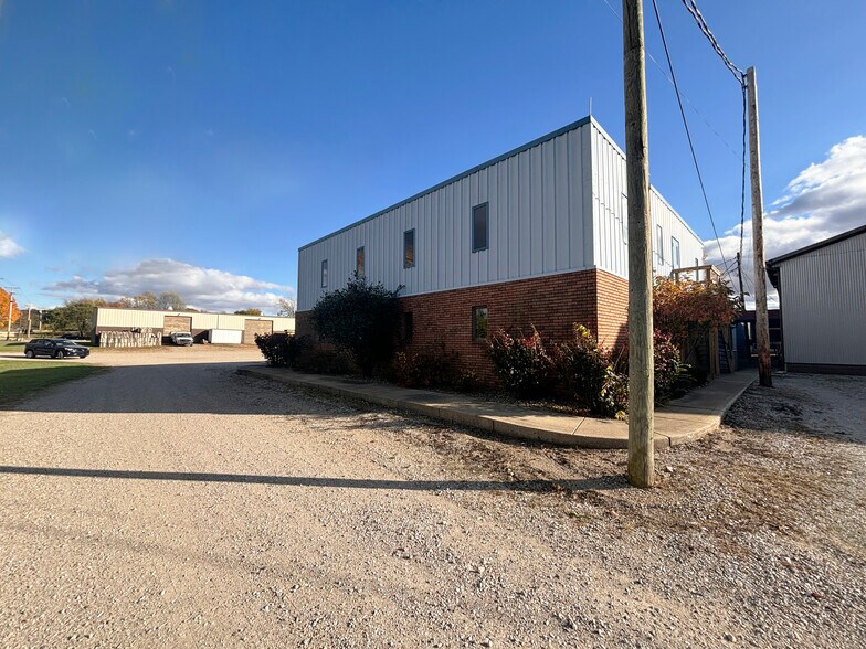 23186 Ireland Rd, South Bend, IN for lease - Building Photo - Image 2 of 17