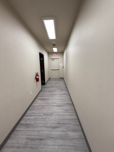 1351 N Zaragoza Rd, El Paso, TX à vendre - Photo intérieure - Image 3 de 29