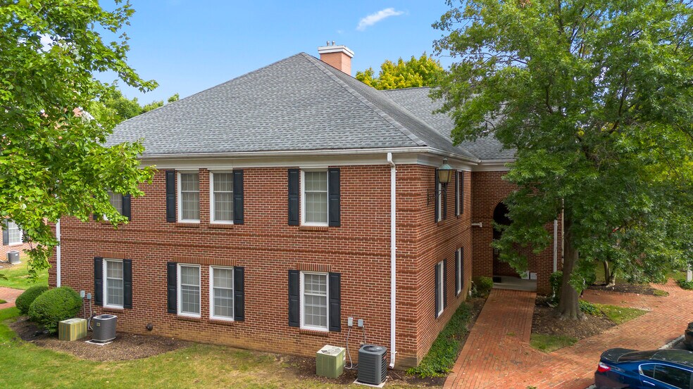 7 Auer Ct, East Brunswick, NJ à vendre - Photo du bâtiment - Image 2 de 19