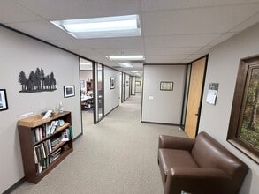 9780 SW Shady Ln, Tigard, OR for lease Interior Photo- Image 1 of 6