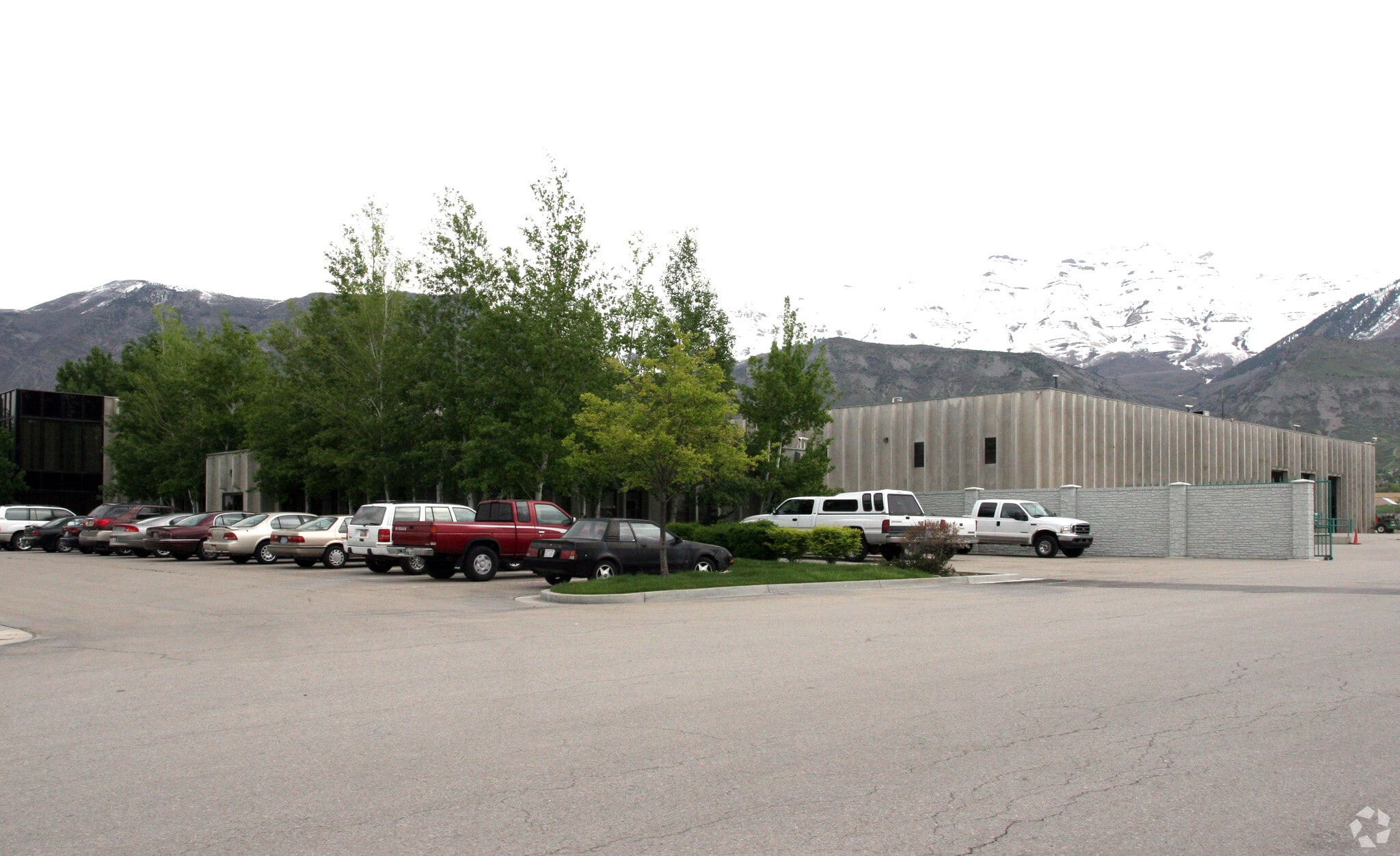 Lindon Idustrial/Office/Yard portfolio of 3 properties for sale on LoopNet.ca Primary Photo- Image 1 of 4