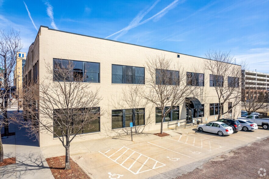 1300 Walnut St, Des Moines, IA à louer - Photo du bâtiment - Image 3 de 7