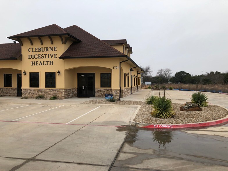 1701 Walter Holiday Dr, Cleburne, TX à louer - Photo du bâtiment - Image 2 de 11