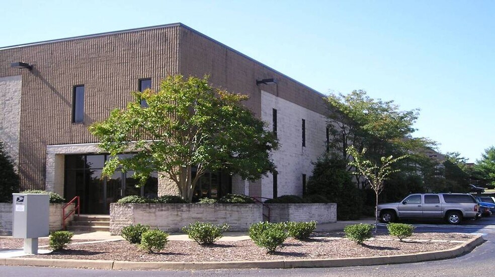 1127 International Pky, Fredericksburg, VA à louer - Photo du bâtiment - Image 2 de 8