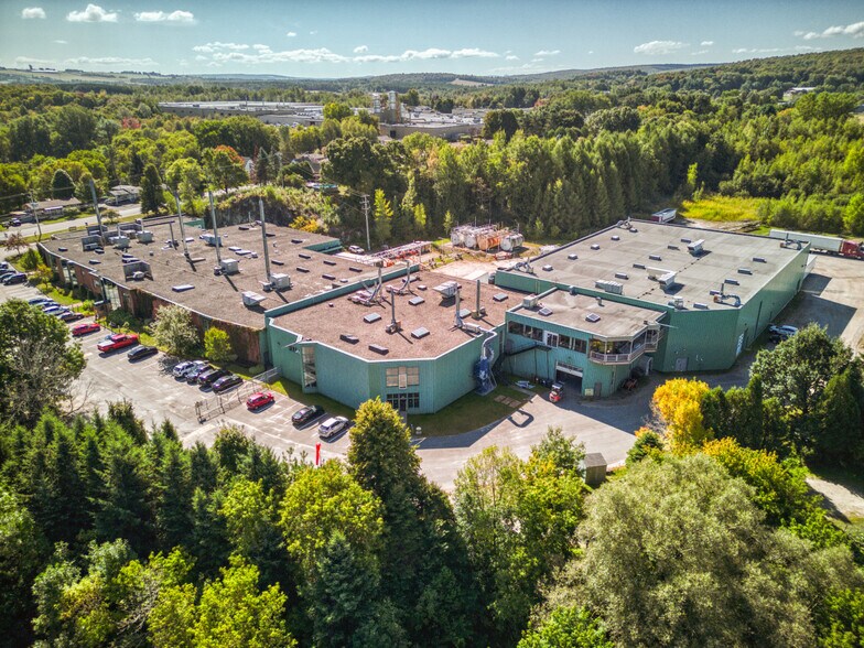 274 Rue Saint-Louis, Warwick, QC for sale - Primary Photo - Image 1 of 18