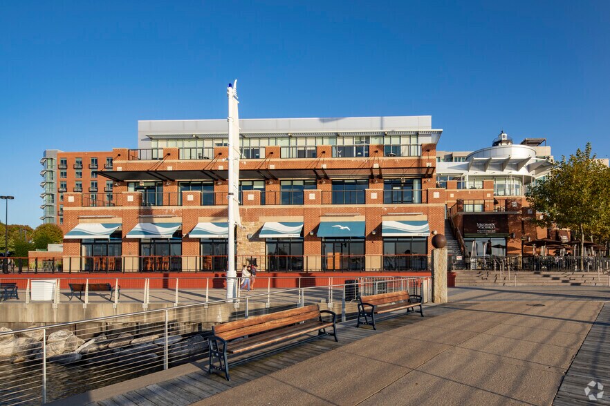 137 National Plz, Oxon Hill, MD à louer - Photo du bâtiment - Image 2 de 11