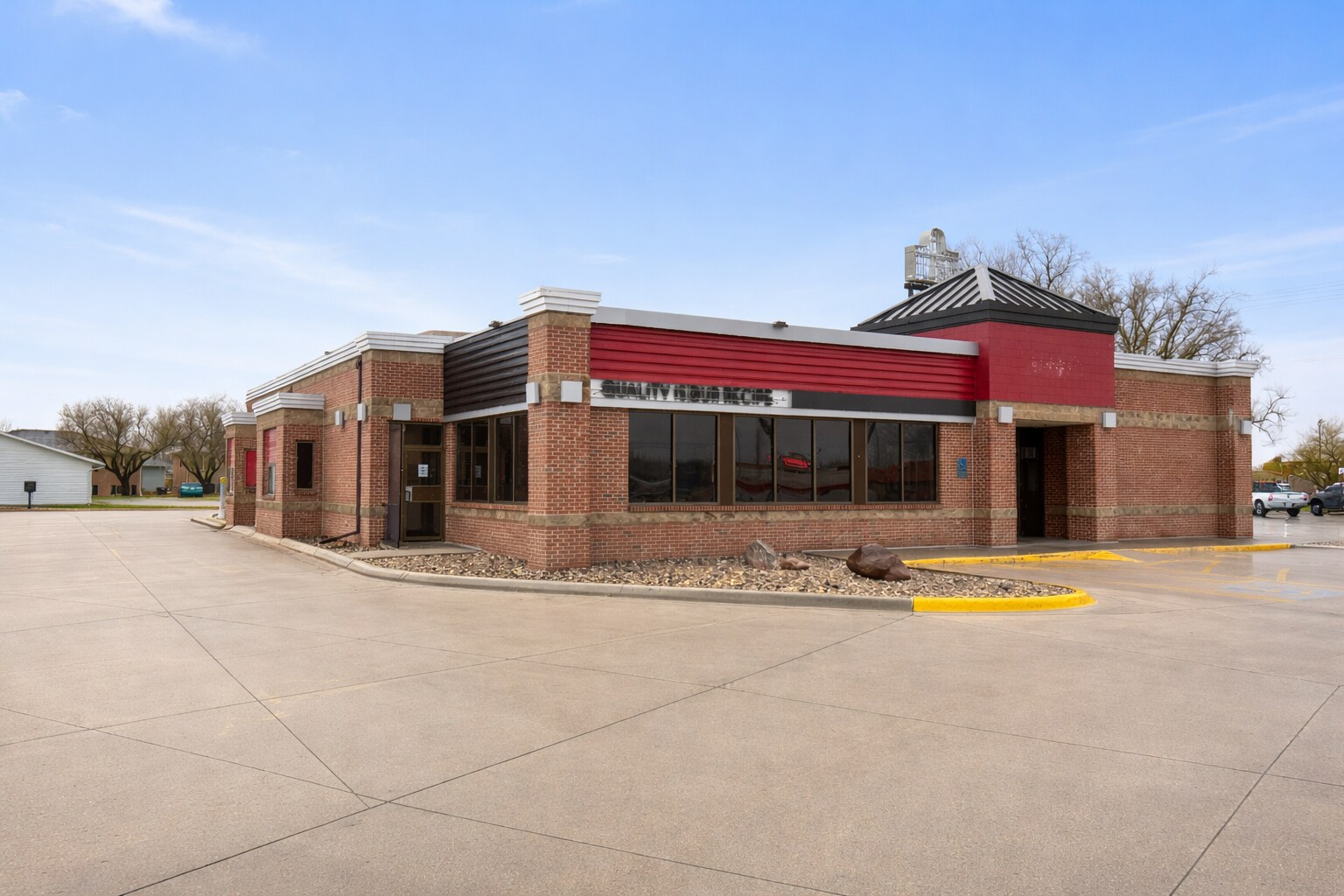 1302 N 24th St, Clear Lake, IA for lease Primary Photo- Image 1 of 14