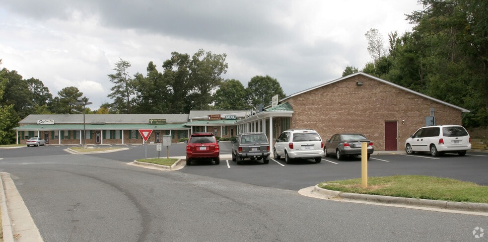 100-108 Weatherly Sq, Ramseur, NC for sale - Building Photo - Image 2 of 7