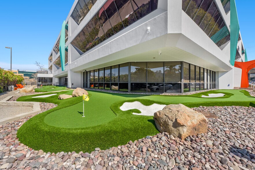 2650 Camino del Rio N, San Diego, CA à louer - Photo du bâtiment - Image 2 de 10