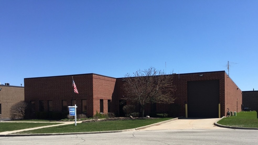 1957 Quincy Ct, Glendale Heights, IL for lease - Building Photo - Image 1 of 7