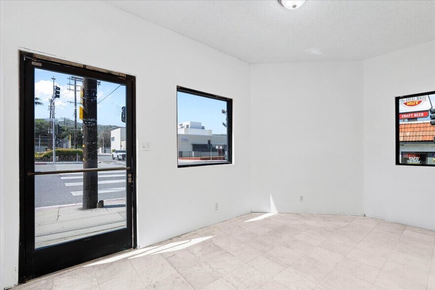 7969 Foothill Blvd, Sunland, CA à louer - Photo intérieure - Image 1 de 9