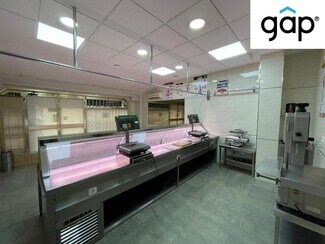 Plus de détails pour Multi-résidentiel à vendre