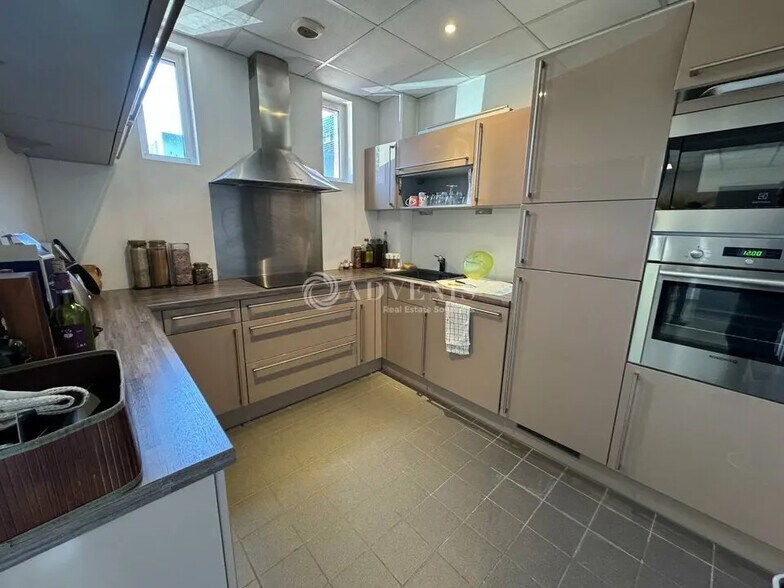 Office in Champs-sur-Marne for lease - Interior Photo - Image 2 of 9