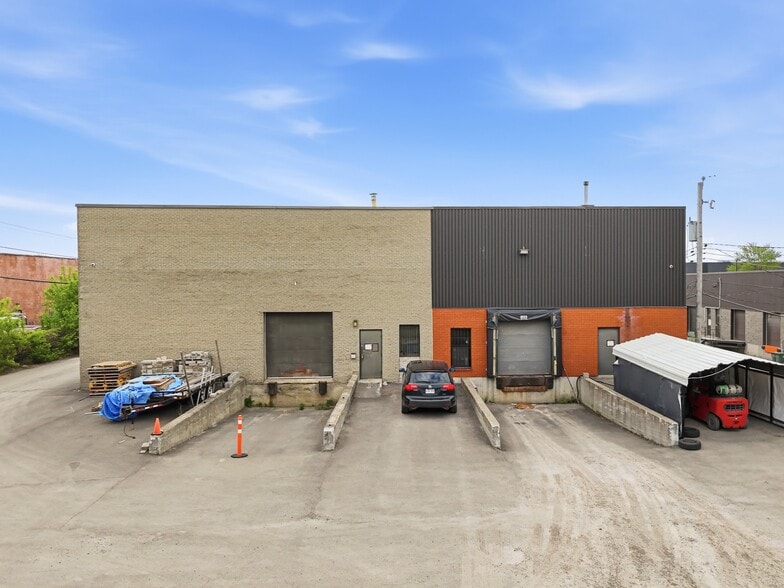 8905 Boul Henri-Bourassa O, Saint-Laurent, QC à louer - Photo du bâtiment - Image 2 de 18