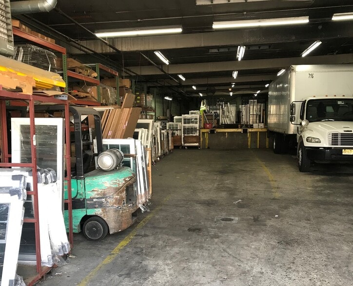 100 W 7th St, Bayonne, NJ à vendre - Photo du bâtiment - Image 3 de 5