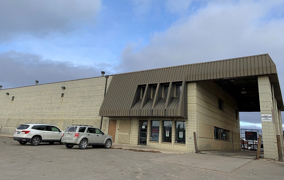 2141 Logan Ave, Winnipeg, MB à vendre Photo principale- Image 1 de 1