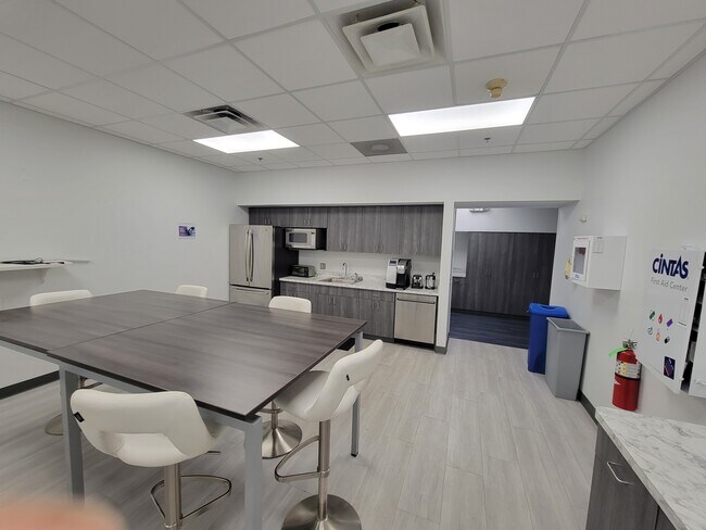 Plus de détails pour 900 Corporate Blvd, Newburgh, NY - Local d'activités, Industriel à louer