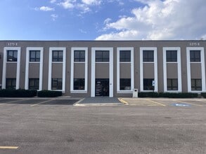 1275 E Butterfield Rd, Wheaton, IL à louer Photo intérieure- Image 2 de 4