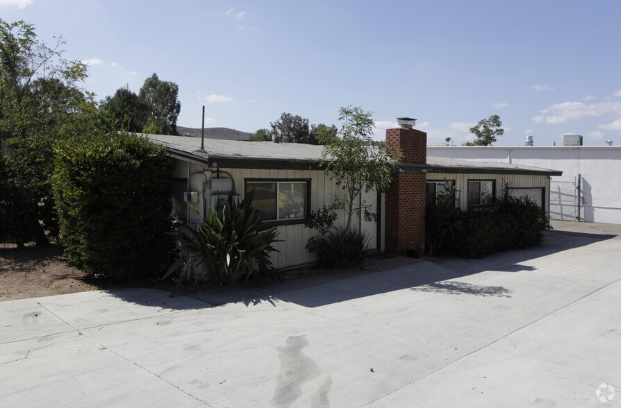 13977 Poway Rd, Poway, CA à vendre - Photo du bâtiment - Image 2 de 6