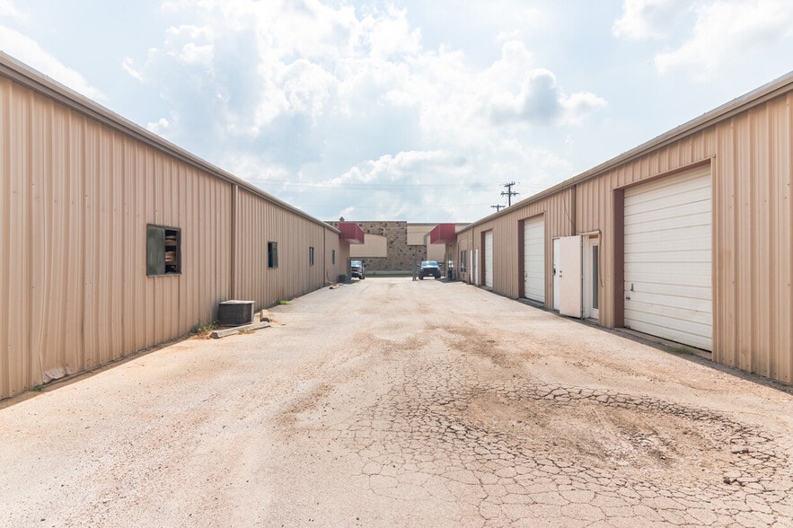 2602 Commerce St, Marble Falls, TX for lease - Building Photo - Image 2 of 3