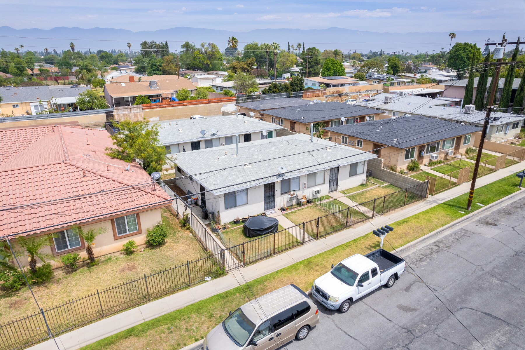 412 W Ramona Dr, Rialto, CA à vendre Photo du bâtiment- Image 1 de 24