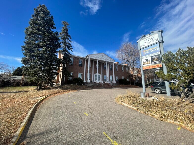 2109 S Wadsworth Blvd, Lakewood, CO à louer - Photo du bâtiment - Image 3 de 7
