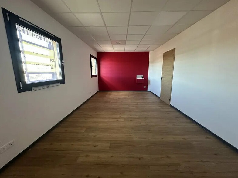 Office in Aix-en-Provence for lease - Building Photo - Image 3 of 10