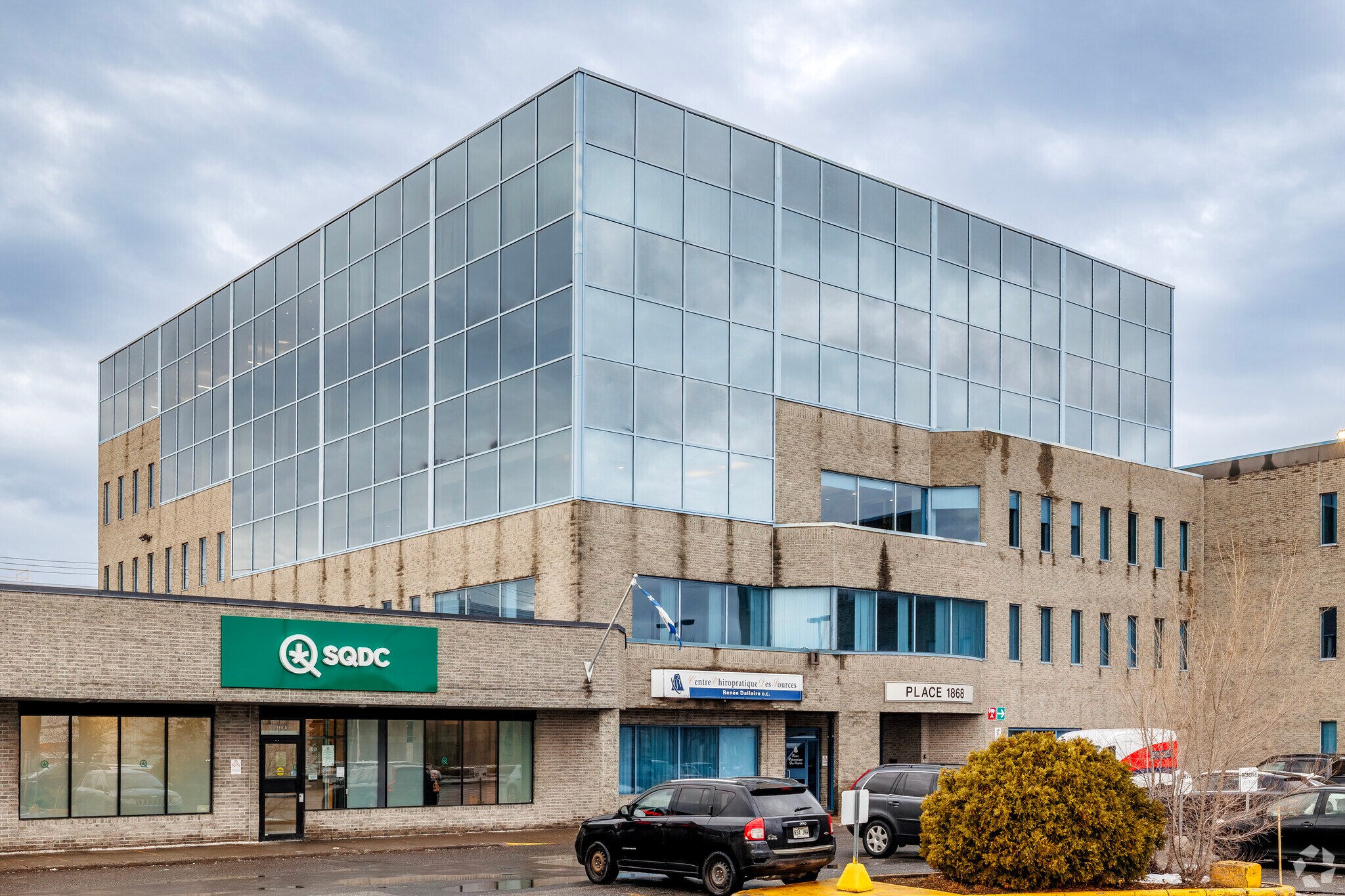 1868 Boul Des Sources, Pointe-claire, QC for sale Primary Photo- Image 1 of 1