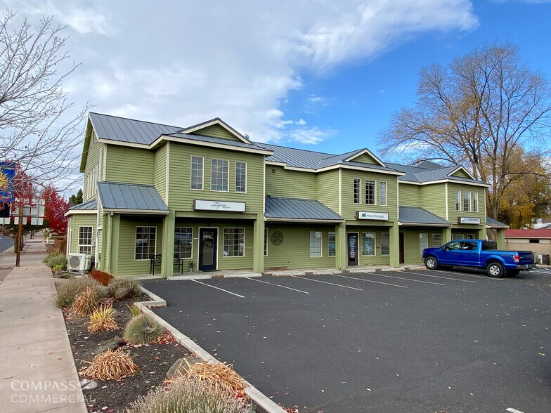 755 SW 7th St, Redmond, OR à louer - Photo du bâtiment - Image 2 de 3