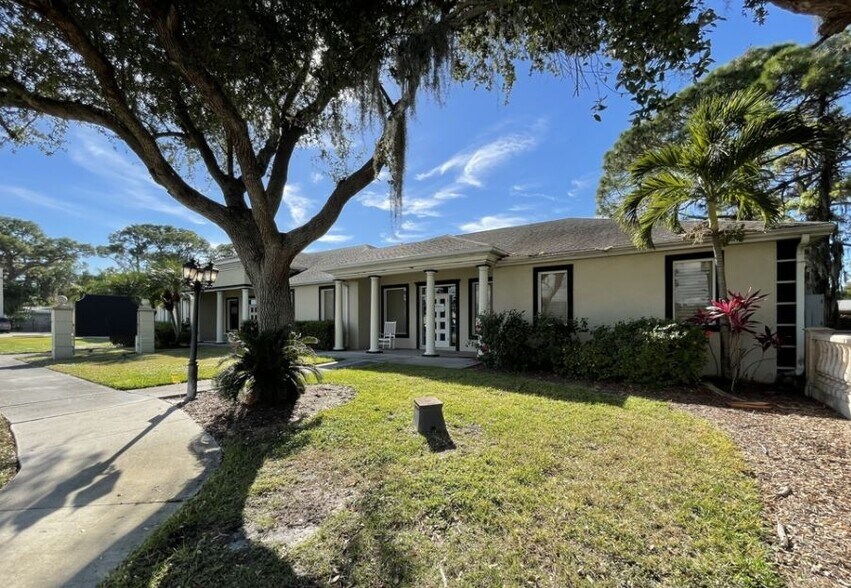 8830 S Tamiami Trl, Sarasota, FL à louer - Photo du bâtiment - Image 3 de 40