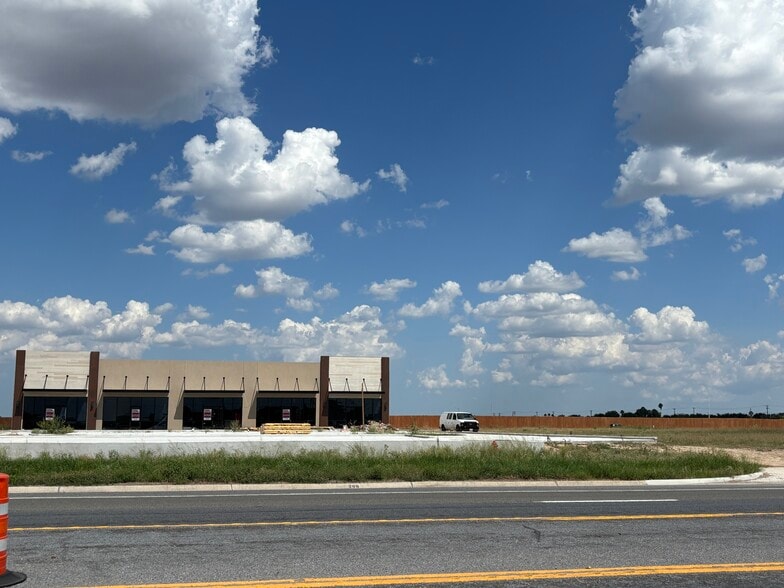 2820 N International Blvd, Weslaco, TX for lease - Building Photo - Image 2 of 12